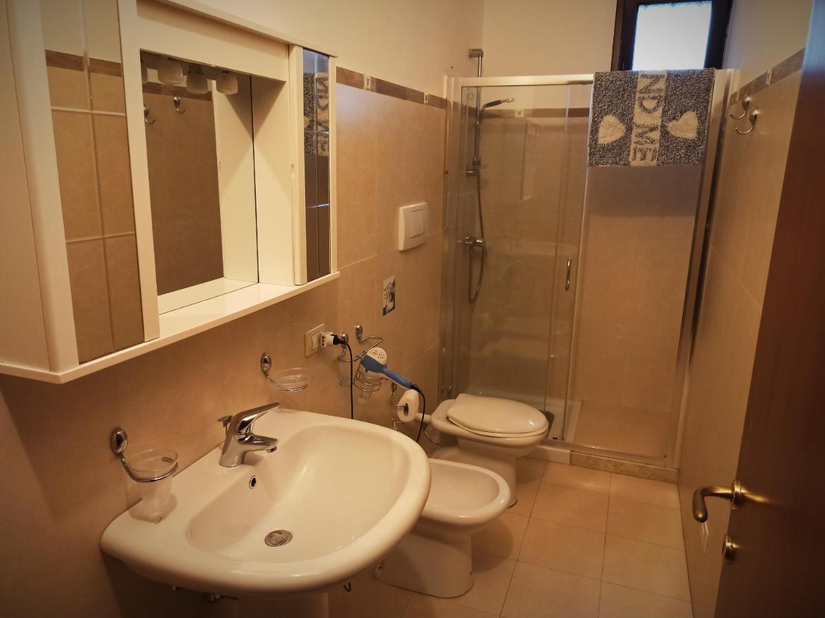 Rooms & Apartments La Spiaggia - กัลลีโปลี ภายนอก รูปภาพ