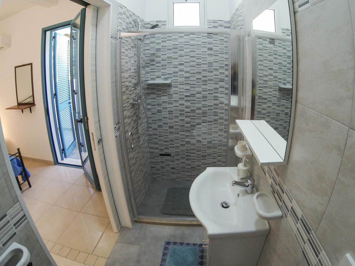 Rooms & Apartments La Spiaggia - กัลลีโปลี ภายนอก รูปภาพ