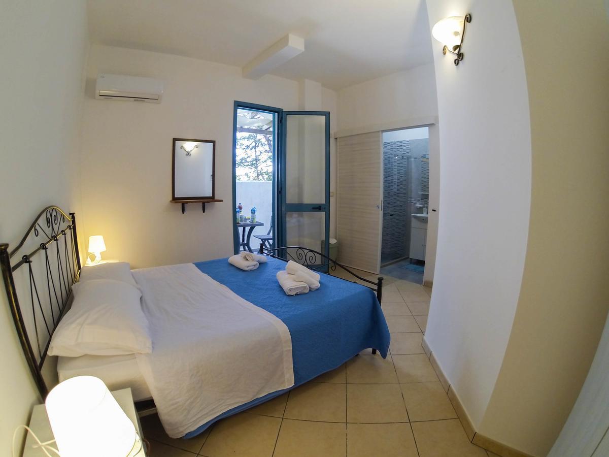 Rooms & Apartments La Spiaggia - กัลลีโปลี ภายนอก รูปภาพ