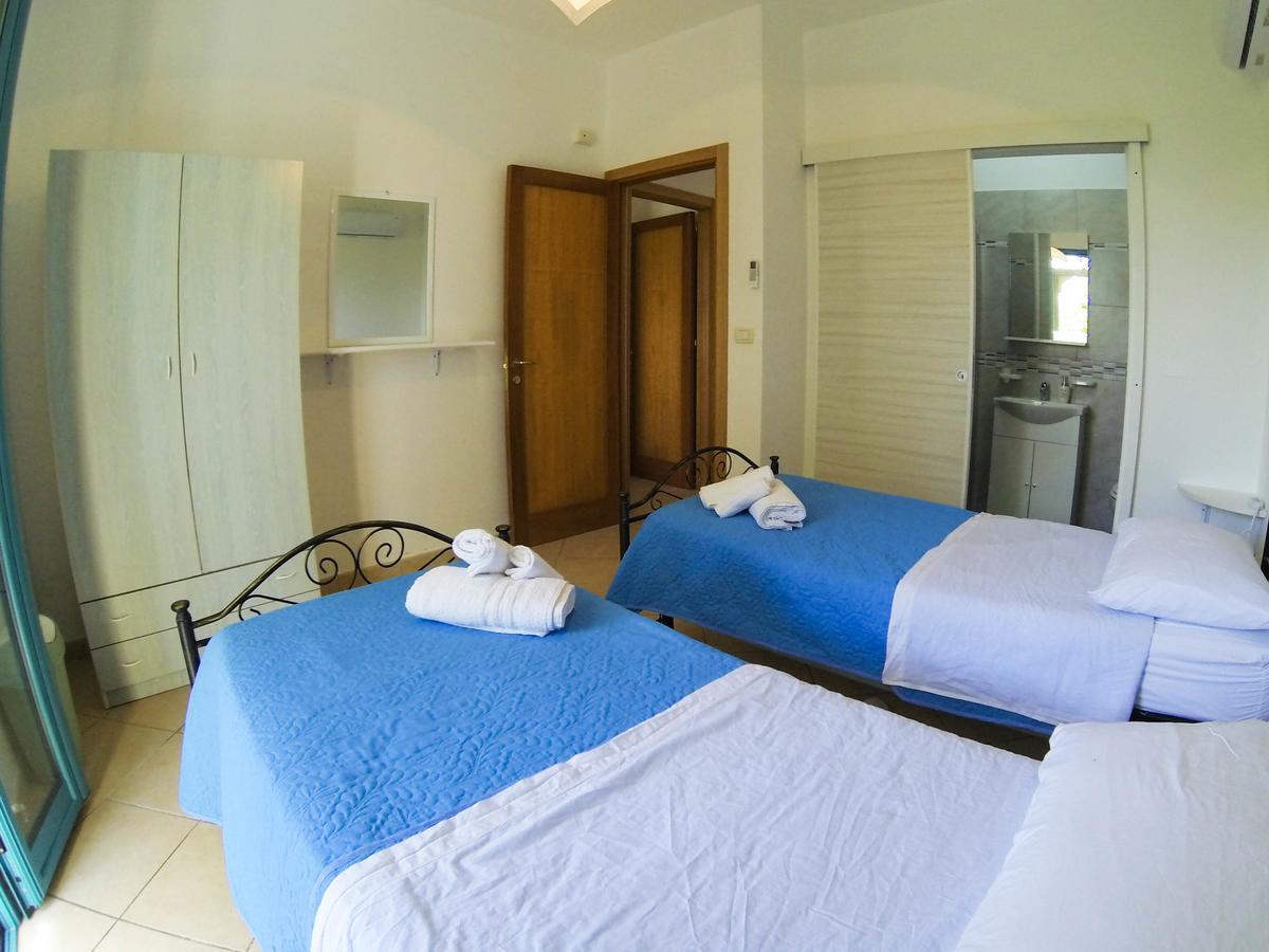 Rooms & Apartments La Spiaggia - กัลลีโปลี ภายนอก รูปภาพ